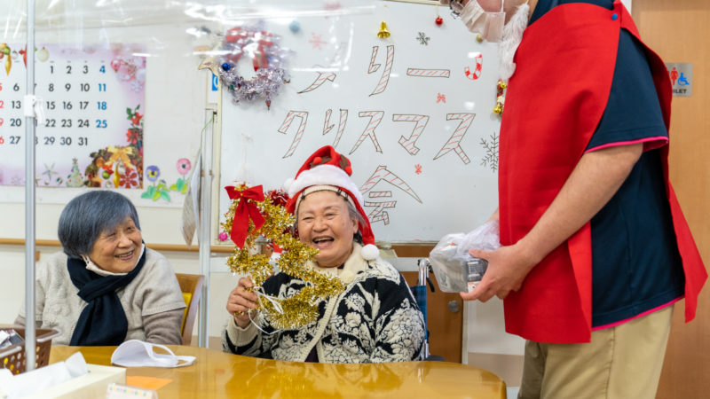 デイ豊和でクリスマスイベントを開催！二人羽織で職員が体を張りました笑